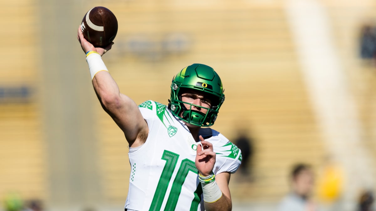 Oregon QB Bo Nix announces he will return to Eugene for one more season  with the Ducks