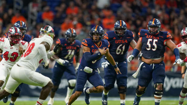 Dec 3, 2021; San Antonio, TX, USA; UTSA Roadrunners quarterback Frank Harris (0) runs the ball during the first half of the 2021 Conference USA Championship Game against the Western Kentucky Hilltoppers at the Alamodome.