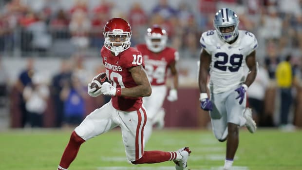 Oklahoma's Theo Wease (10) runs to the end zone past Kansas State's Khalid Duke (29) after a reception during a college football game between the University of Oklahoma Sooners (OU) and the Kansas State Wildcats at Gaylord Family - Oklahoma Memorial Stadium in Norman, Okla., Saturday, Sept. 24, 2022.