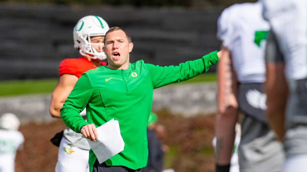 Oregon offensive coordinator Kenny Dillingham calls out to players during practice with the Ducks on Tuesday, April 5, 2022.