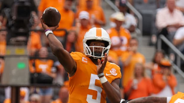 Sep 24, 2022; Knoxville, Tennessee, USA; Tennessee Volunteers quarterback Hendon Hooker (5) passes the ball against the Florida Gators during the first quarter at Neyland Stadium.