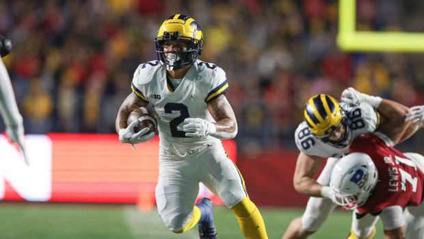 Nov 5, 2022; Piscataway, New Jersey, USA; Michigan Wolverines running back Blake Corum (2) carries the ball against the Rutgers Scarlet Knights during the first half at SHI Stadium.