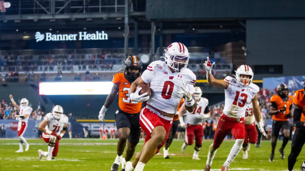 Wisconsin Badgers running back Braelon Allen (0) holds up the game