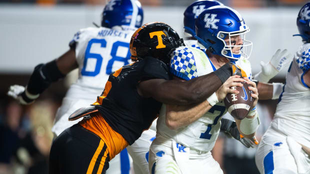Tennessee defensive lineman/linebacker Byron Young (6) sacks Kentucky quarterback Will Levis during Tennessee's game against Kentucky at Neyland Stadium in Knoxville, Tenn., on Saturday, Oct. 29, 2022.