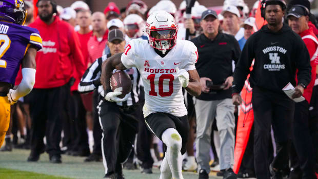 Nov 19, 2022; Greenville, North Carolina, USA; Houston Cougars wide receiver Matthew Golden (10) runs with the ball after his catch against the East Carolina Pirates during the second half at Dowdy-Ficklen Stadium.
