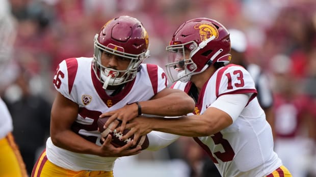 Sep 10, 2022; Stanford, California, USA; USC Trojans quarterback Caleb Williams (13) hands the ball off to running back Travis Dye (26) against the Stanford Cardinal during the first quarter at Stanford Stadium.