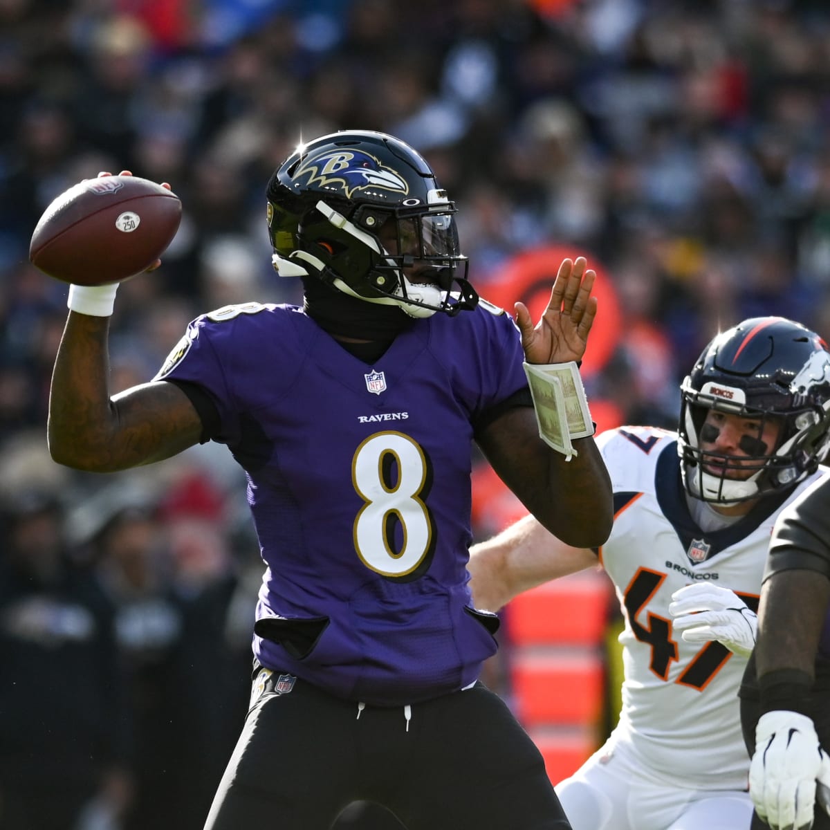 Lamar Jackson signs autographs for Jets players after Ravens win - Sports  Illustrated