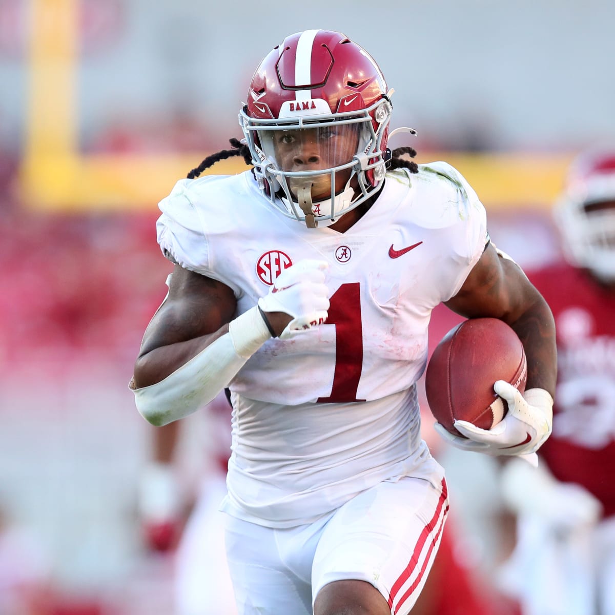 Alabama QB Bryce Young leaves Tide's 49-26 win over Arkansas with