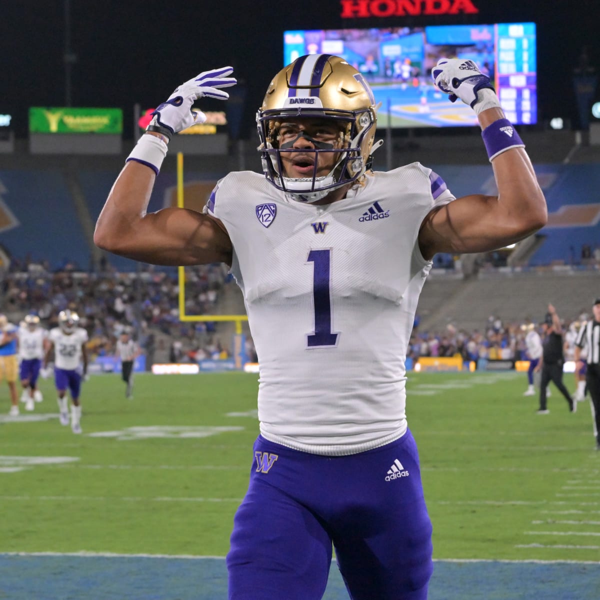 TEMPE, AZ - MARCH 25: Michael Snyder (6) Washington Huskies