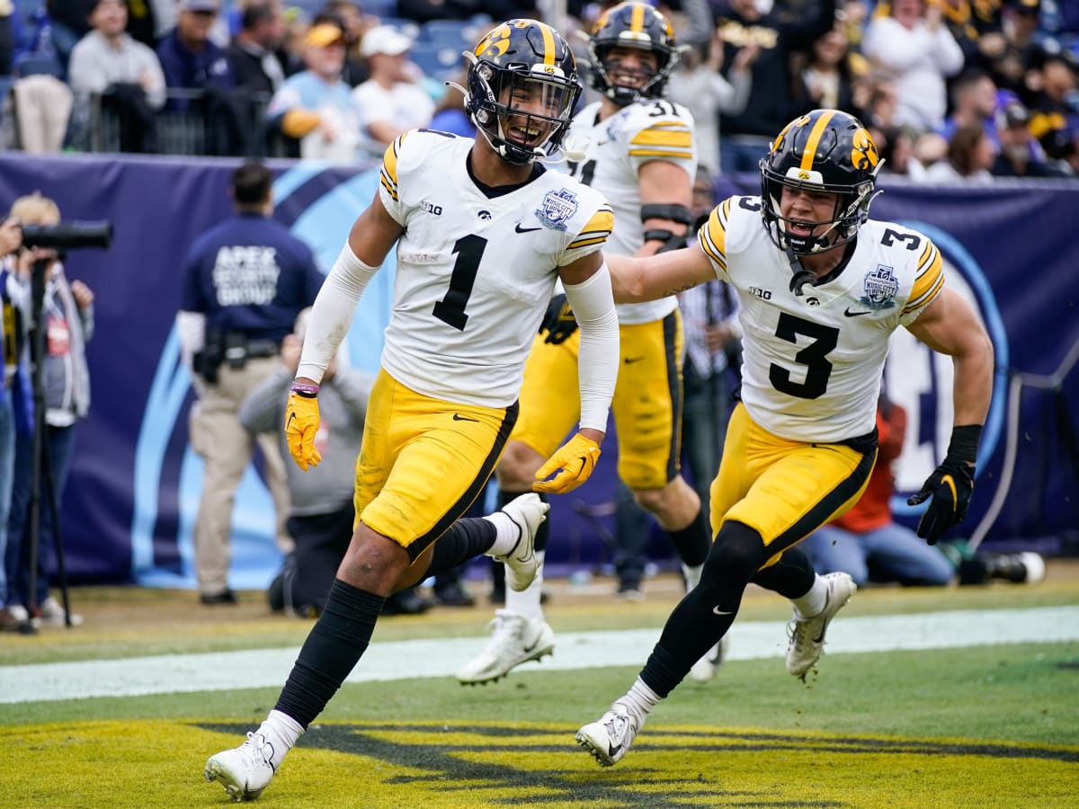 Iowa to Meet Kentucky in the TransPerfect Music City Bowl – University of  Iowa Athletics