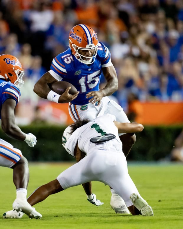 Florida Gators quarterback Anthony Richardson (15) scrambles with the ball during the second half against the South Florida Bulls at Steve Spurrier Field at Ben Hill Griffin Stadium in Gainesville, FL on Saturday, September 17, 2022. [