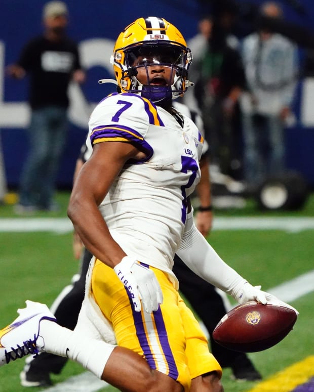 Dec 3, 2022; Atlanta, GA, USA; LSU Tigers wide receiver Kayshon Boutte (7) carries the ball for a receiving touchdown against the Georgia Bulldogs during the first quarter of the SEC Championship game at Mercedes-Benz Stadium.
