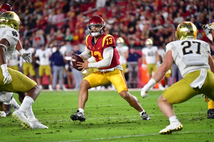 Nov 26, 2022; Los Angeles, California, USA; Southern California Trojans quarterback Caleb Williams (13) runs the ball against the Notre Dame Fighting Irish during the first half at the Los Angeles Memorial Coliseum.