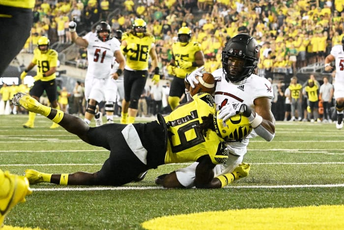Sep 10, 2022; Eugene, Oregon, USA; Eastern Washington Eagles wide receiver Freddie Roberson (1) catches a touchdown reception during the second half against Oregon Ducks defensive back Jamal Hill (19) at Autzen Stadium.