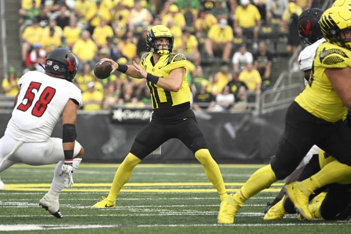 Sep 10, 2022; Eugene, Oregon, USA; Oregon Ducks quarterback Bo Nix (10) throws a pass during the first half against the Eastern Washington Eagles at Autzen Stadium. The Ducks won 70-14.