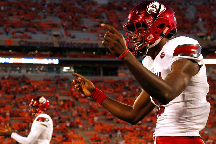 Oct 1, 2016; Clemson, SC, USA; Louisville Cardinals quarterback Lamar Jackson (8) warms up prior to the game against the Clemson Tigers at Clemson Memorial Stadium.