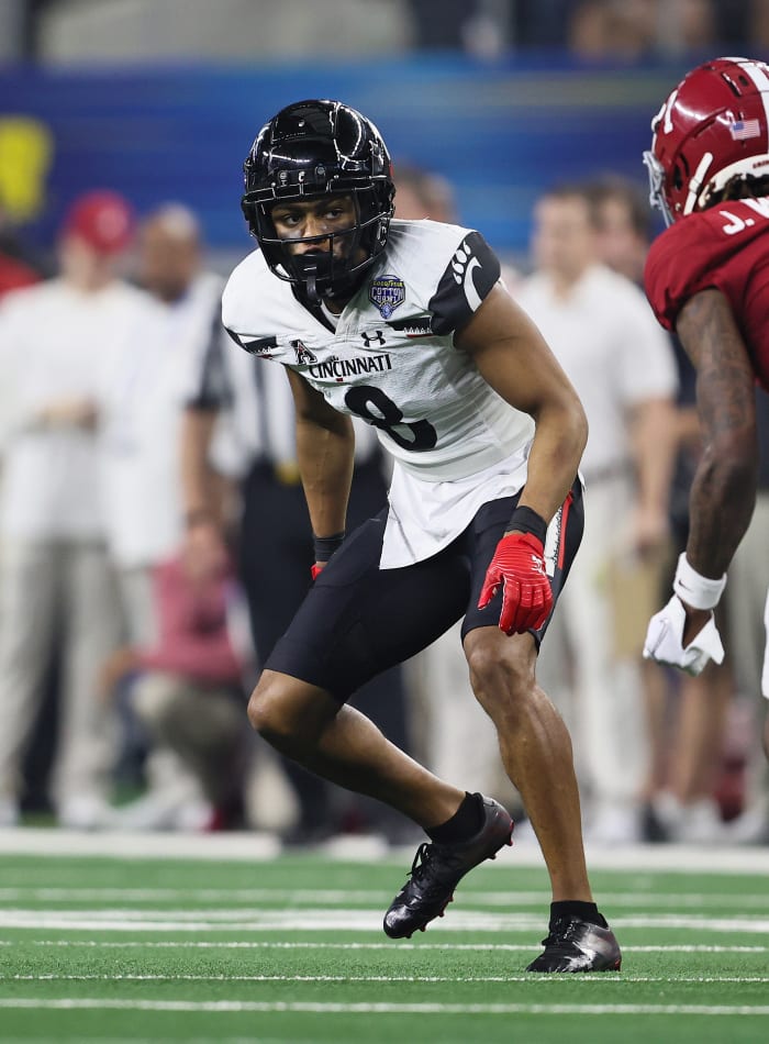Dec 31, 2021; Arlington, Texas, USA; Cincinnati Bearcats cornerback Coby Bryant (8) in action in the second quarter against the the Alabama Crimson Tide during the 2021 Cotton Bowl college football CFP national semifinal game at AT&T Stadium.