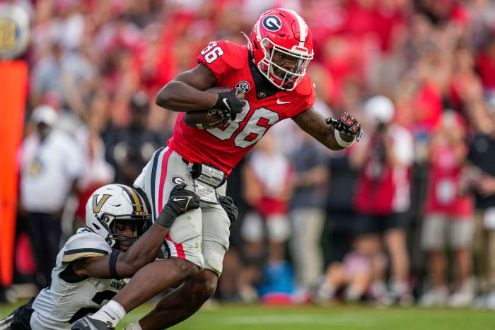 Oct 15, 2022; Athens, Georgia, USA; Georgia Bulldogs wide receiver Dillon Bell (86) runs for a touchdown past Vanderbilt Commodores cornerback BJ Anderson (26) during the second half at Sanford Stadium.