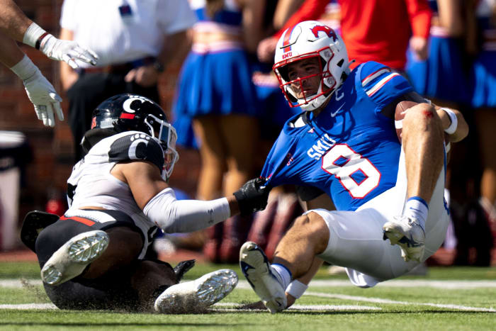 Cincinnati Bearcats linebacker Ivan Pace Jr. (0) sacks Southern Methodist Mustangs quarterback Tanner Mordecai (8) in the third quarter of the American Athletic Conference game at Gerald J. Ford Stadium in Dallas on Saturday, Oct. 22, 2022.