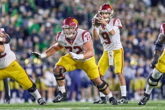 SOUTH BEND, IN - OCTOBER 23: USC Trojans offensive lineman Andrew Vorhees (72) in action during a game between the USC Trojans and the Notre Dame Fighting Irish on October 23, 2021 at Notre Dame Stadium, in South Bend, IN.