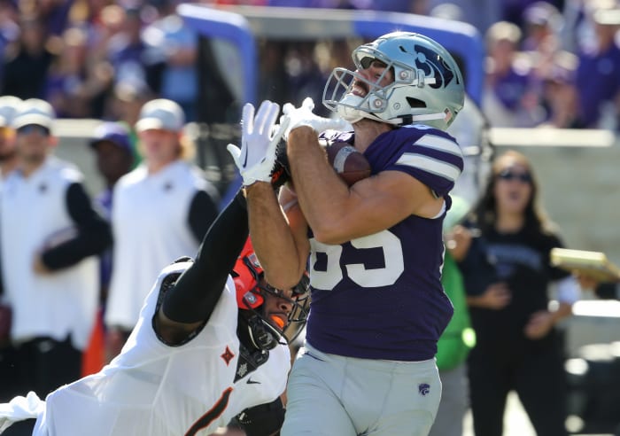 Oct 29, 2022; Manhattan, Kansas, USA; Kansas State Wildcats wide receiver Kade Warner (85) makes a touchdown catch against Oklahoma State Cowboys linebacker Xavier Benson (1) during the first quarter at Bill Snyder Family Football Stadium.