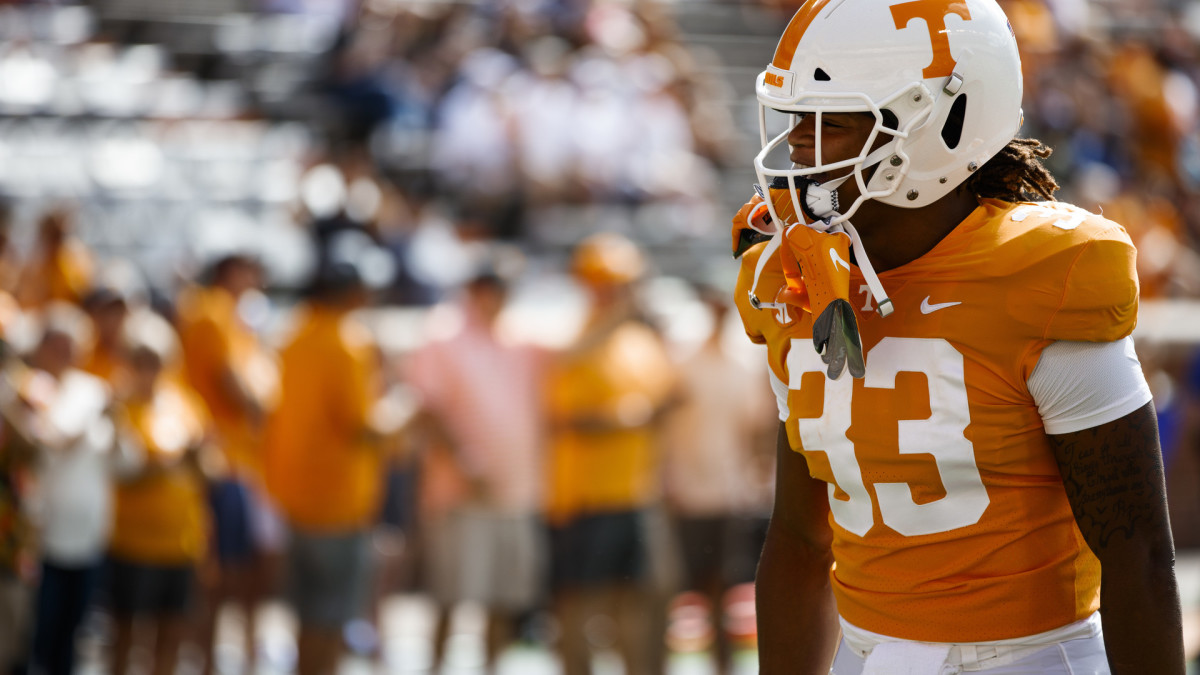 KNOXVILLE, TN - SEPTEMBER 15, 2018 - Running back Jeremy Banks #33 of the Tennessee Volunteers during the game between the UTEP Miners and the Tennessee Volunteers at Neyland Stadium in Knoxville, TN. Photo By Caleb Jones/Tennessee Athletics