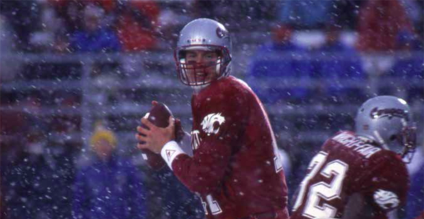 Drew Bledsoe takes aim in WSU's 1992 Apple Cup win.