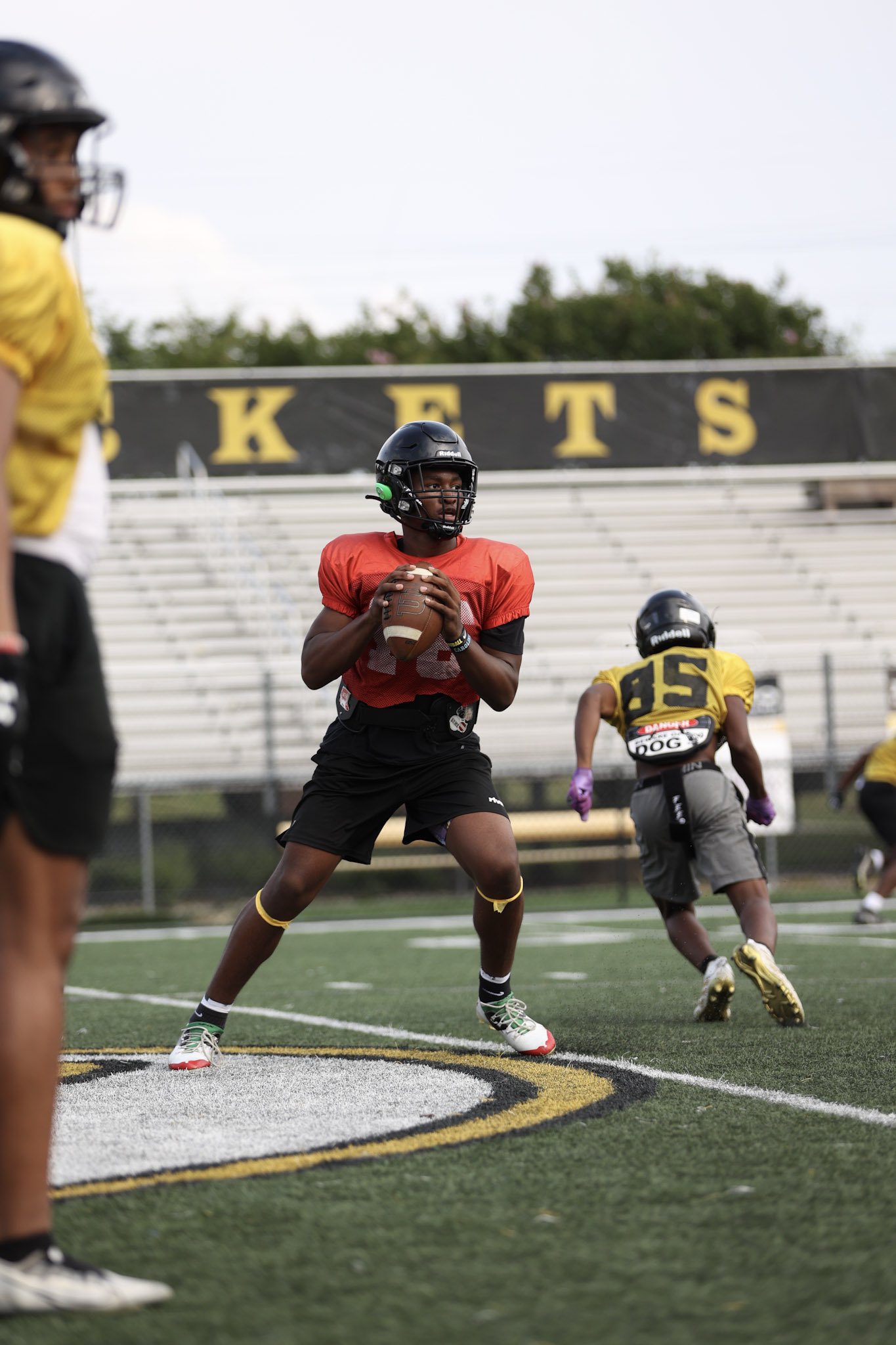 2025 MFS Staff 3-Star QB AJ Brand from Columbia (Irmo), SC reads the defense during practice