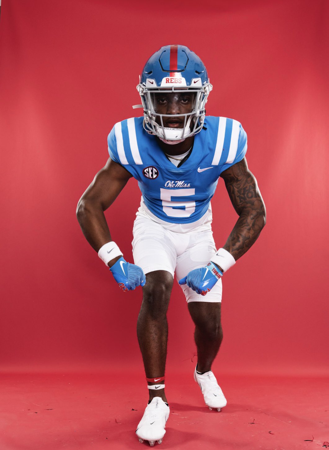 2025 4-star RB Akylin Dear from Quitman, Mississippi takes a picture on a visit to Ole Miss