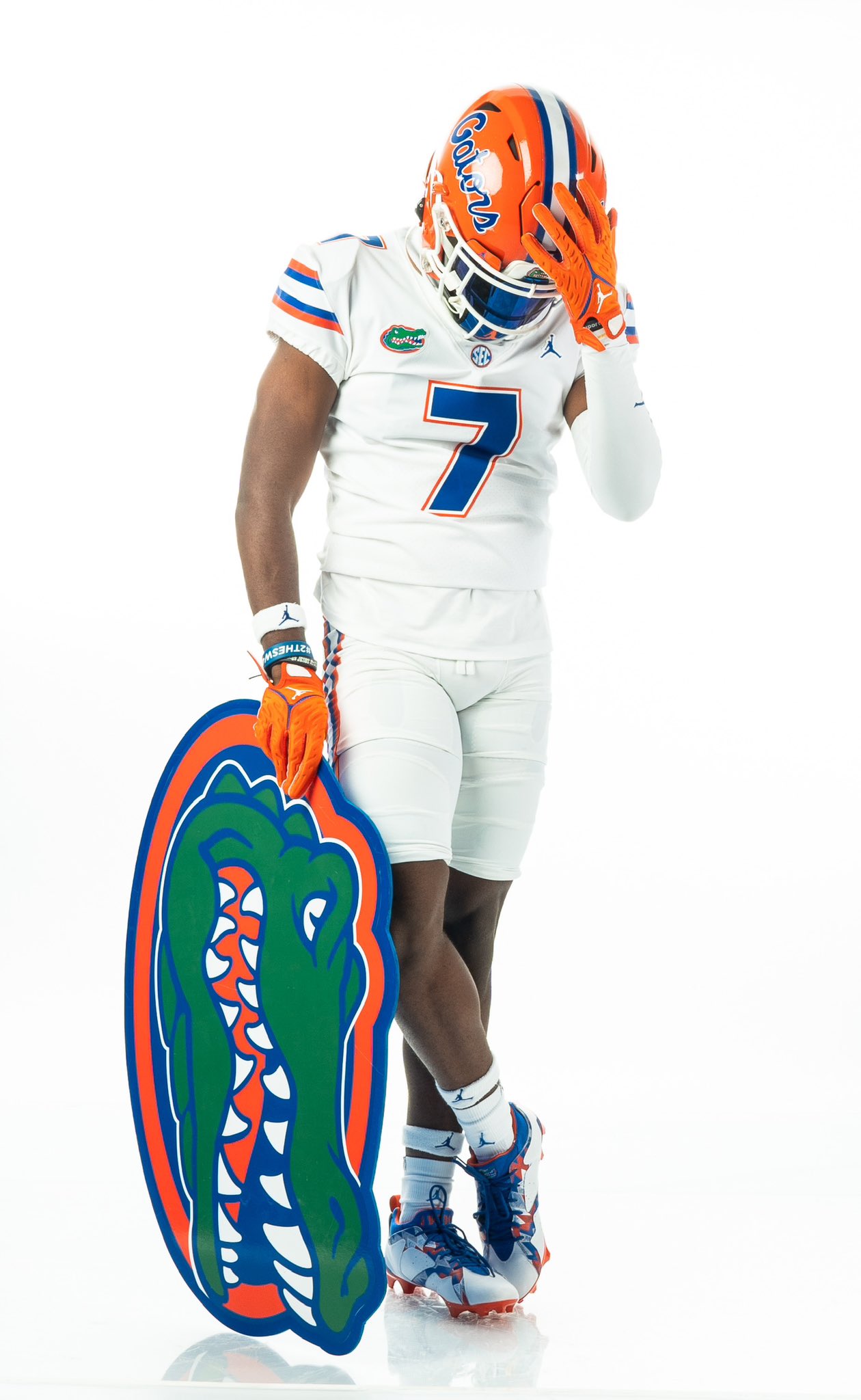 2025 3-star RB Amari Major from Orlando, Florida (Dr. Phillips) takes a picture during a visit to Florida