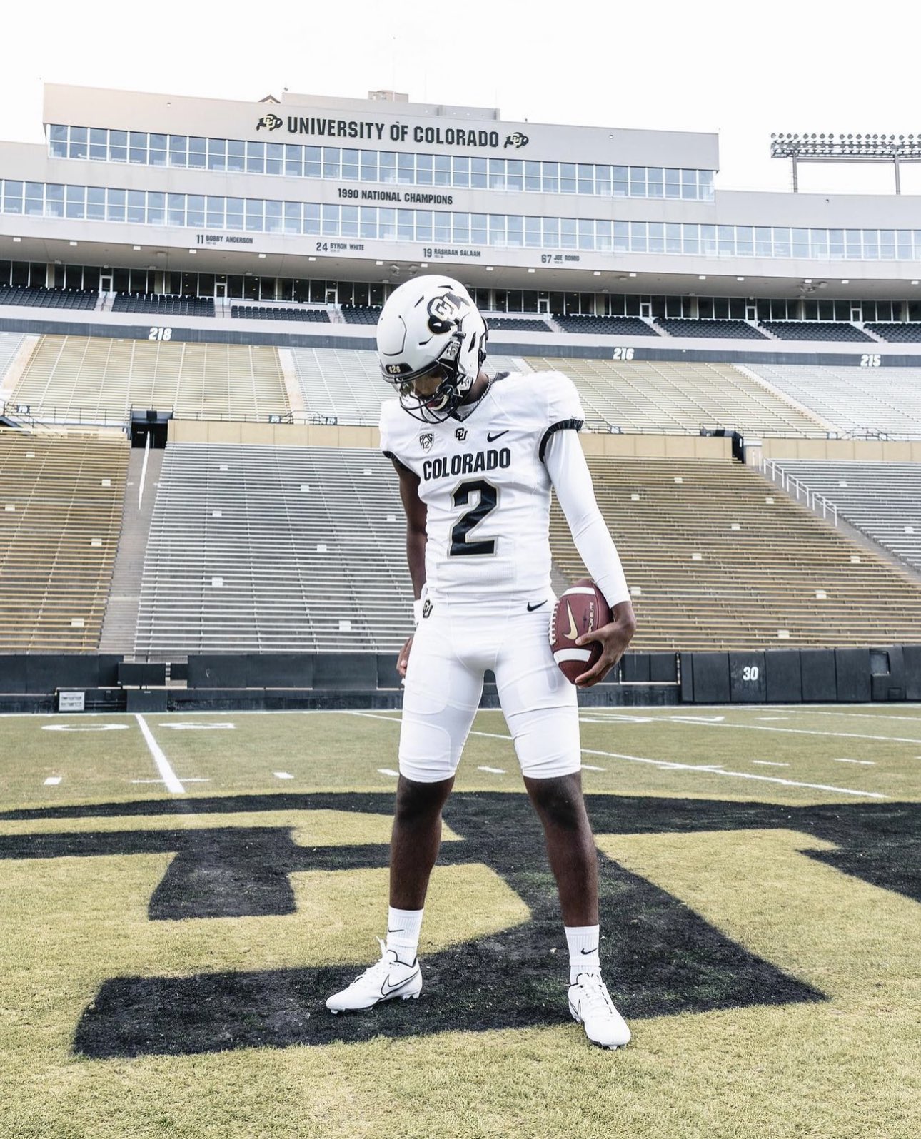 2025 MFS 4-Star QB Antwann Hill from Warner Robbins, GA (Houston County) taking a picture during a visit to Colorado