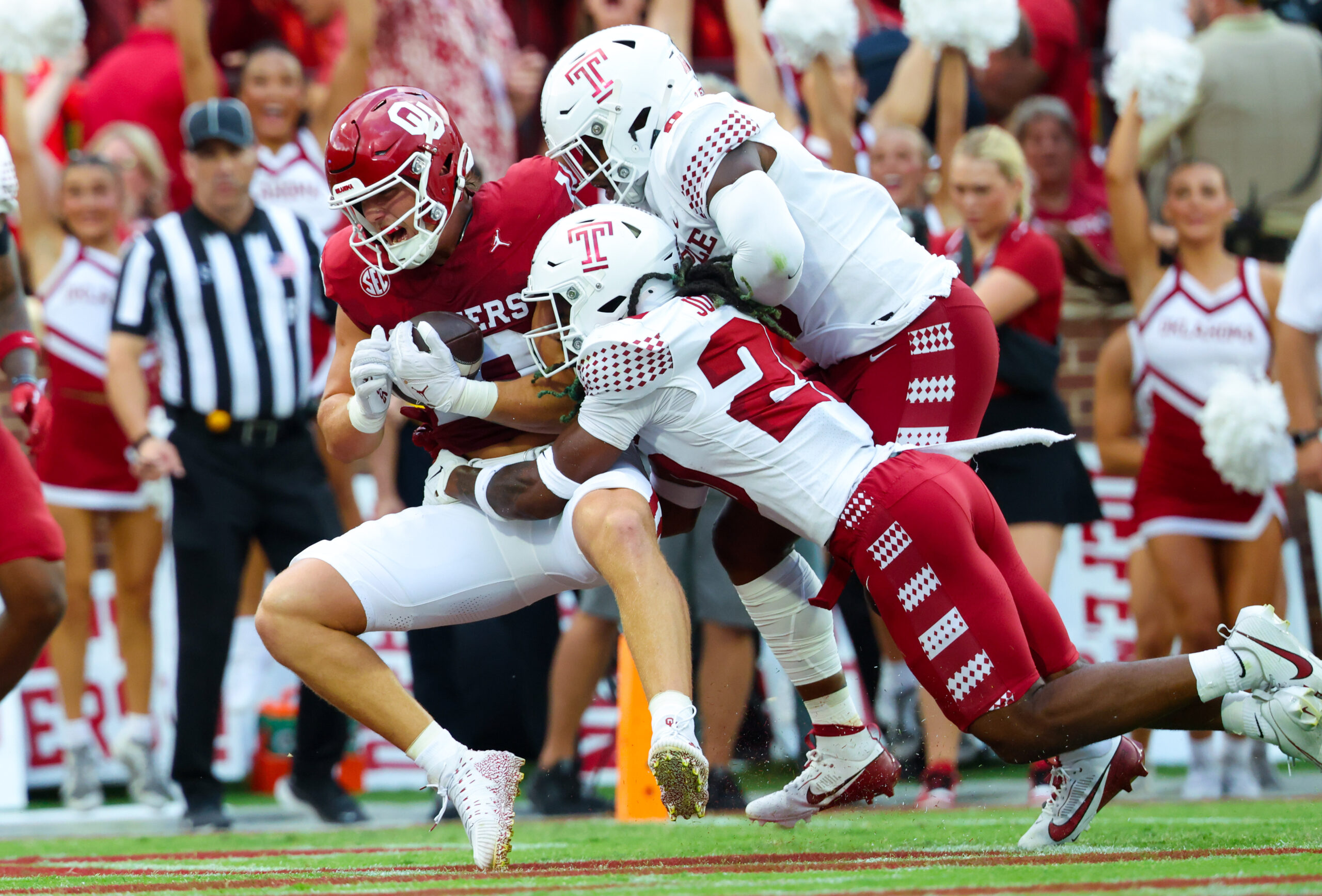 Aug 30, 2024; Norman, Oklahoma, USA; Oklahoma Sooners tight end Bauer Sharp (10) catches a touchdown pass past Temple Owls cornerback Jamel Johnson (20) and Temple Owls linebacker D.J. Woodbury Sr. (0) during the first quarter at Gaylord Family-Oklahoma Memorial Stadium.