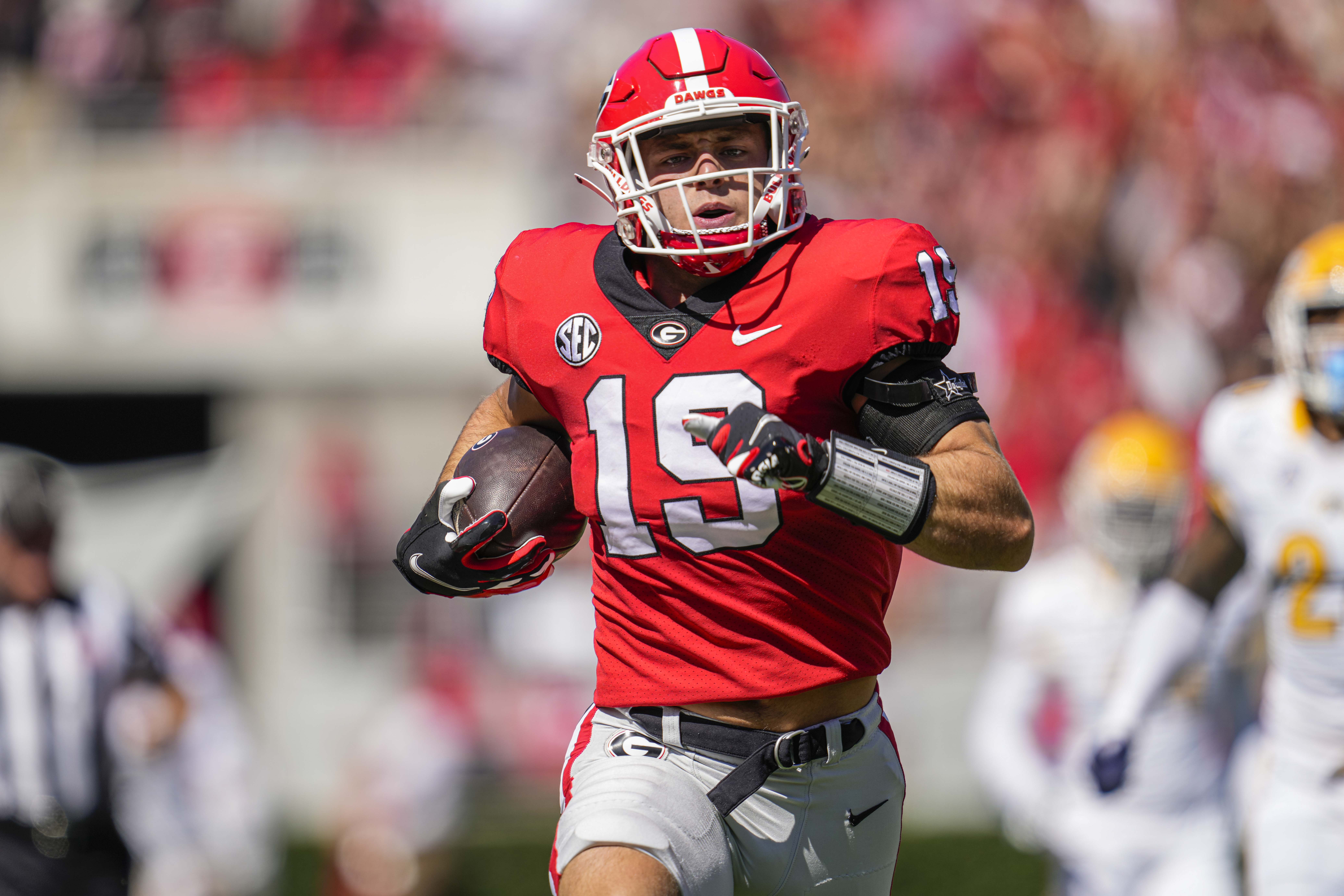 Sep 24, 2022; Athens, Georgia, USA; Georgia Bulldogs tight end Brock Bowers (19) runs for a touchdown against the Kent State Golden Flashes during the first quarter at Sanford Stadium.