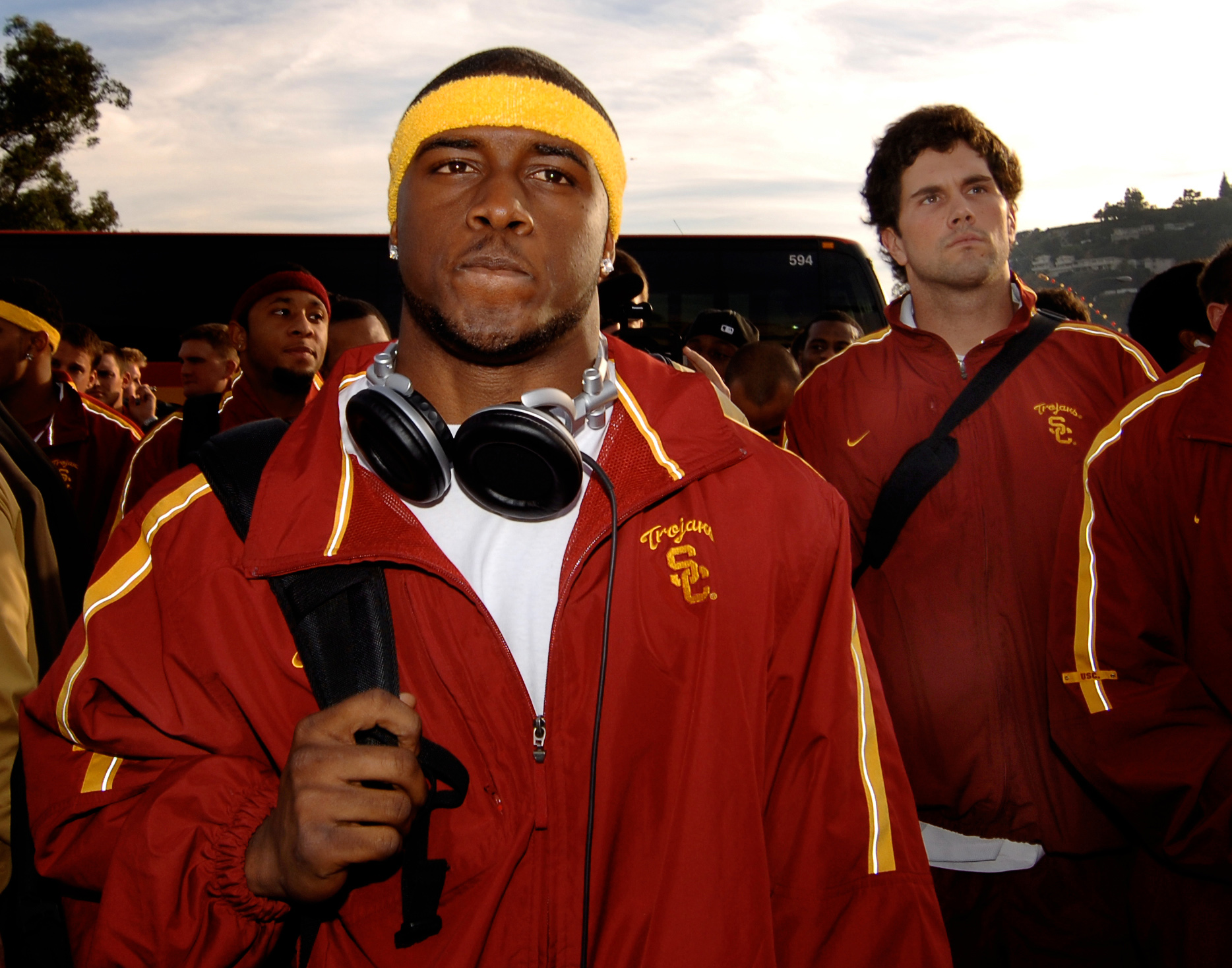 Jan 4, 2006; Pasadena, CA, USA; Southern California Trojans running back Reggie Bush (left) and quarterback Matt Leinart arrive at the Rose Bowl for the Bowl Championship Series national championship game in Pasadena, CA. Mandatory Credit: Mark J. Rebilas-USA TODAY Sports Copyright © 2006 Mark J. Rebilas
