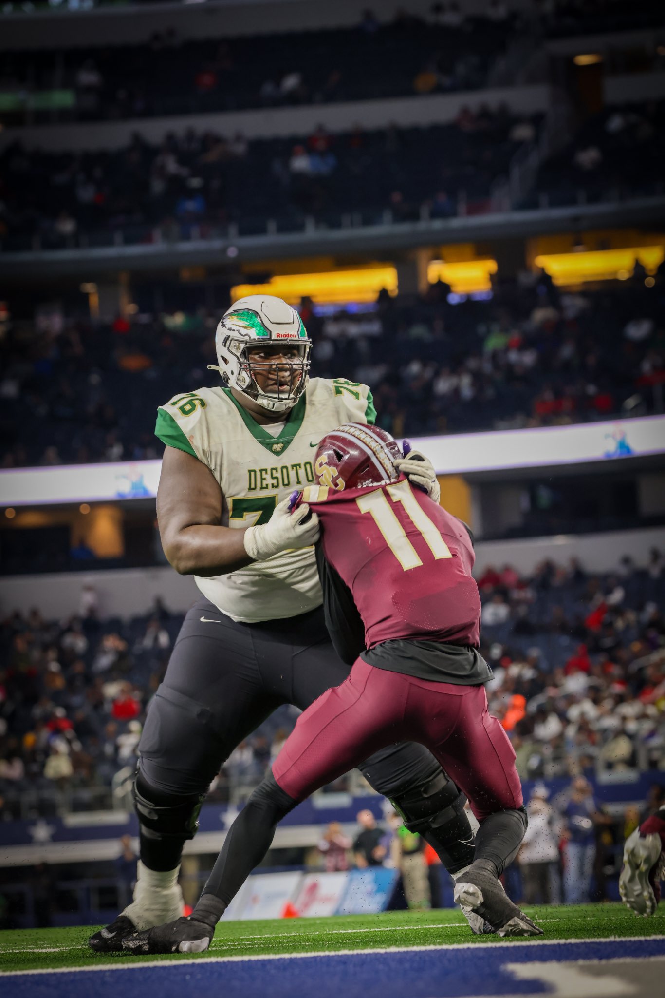 Three-star 2025 Offensive Tackle Byron Washington from DeSoto, TX (DeSoto)