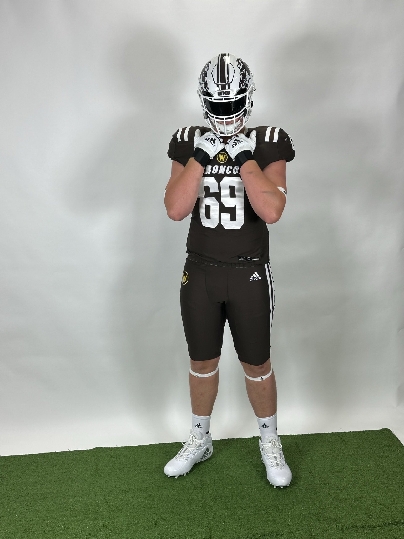 Three-star 2025 Offensive Tackle Darrin Strey from Paw Paw, MI (Paw Paw)