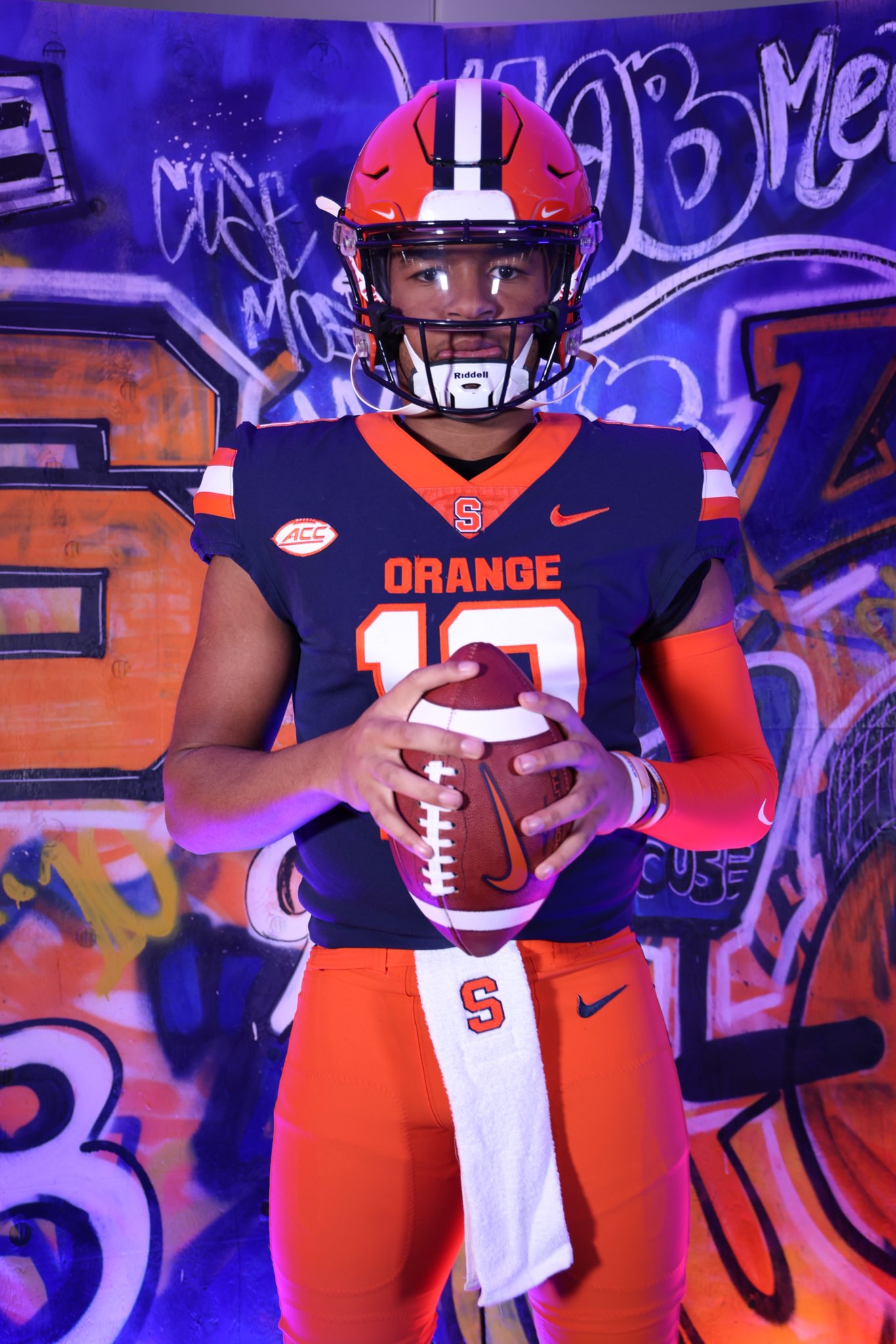 2025 3-Star QB Deante Ruffin from Atco, NJ (Winslow Township) taking a picture during a visit to Syracuse University