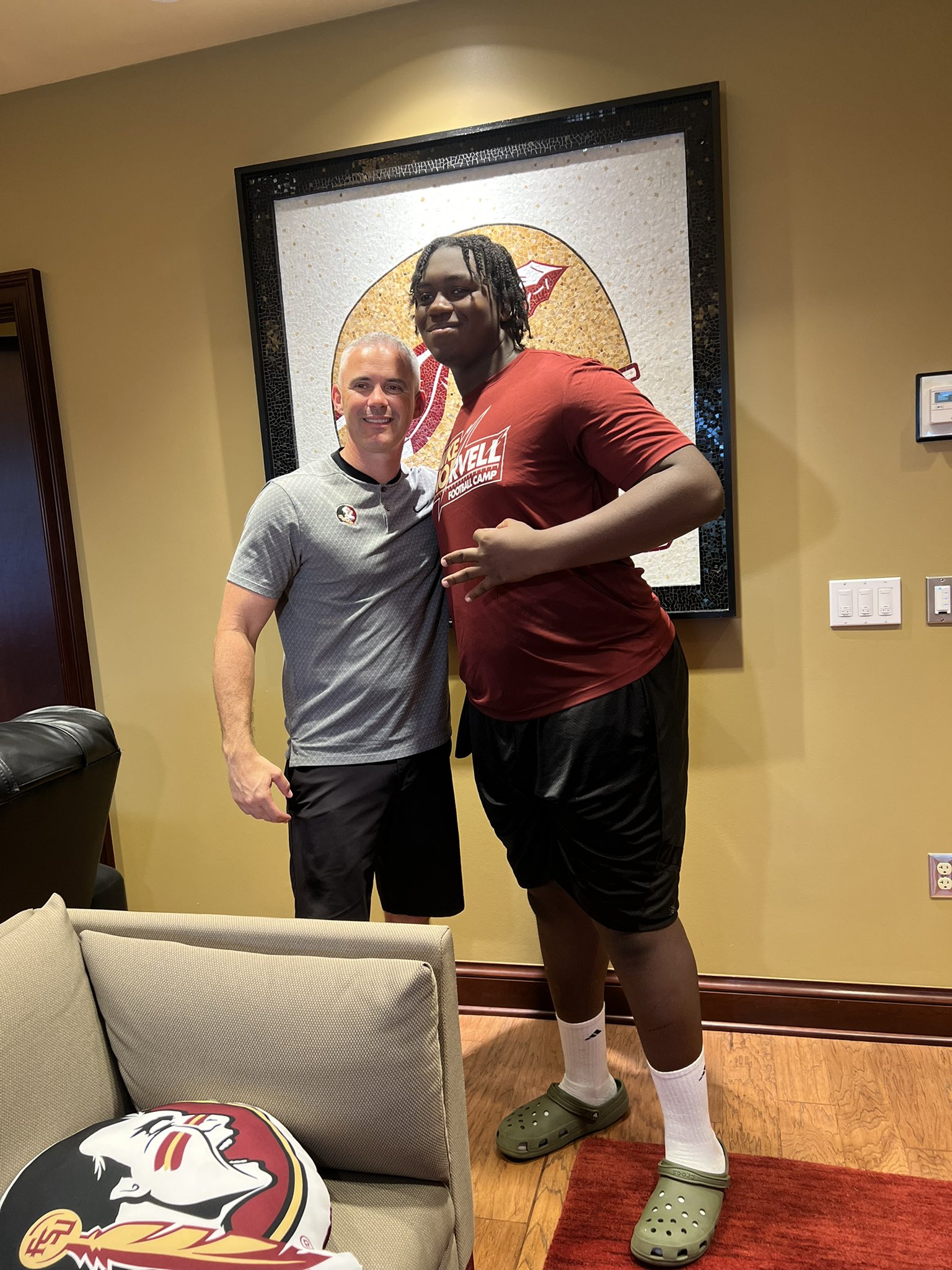 Three-star 2025 Offensive Tackle Demetri Manning from Bellevue, WA (Bellevue)