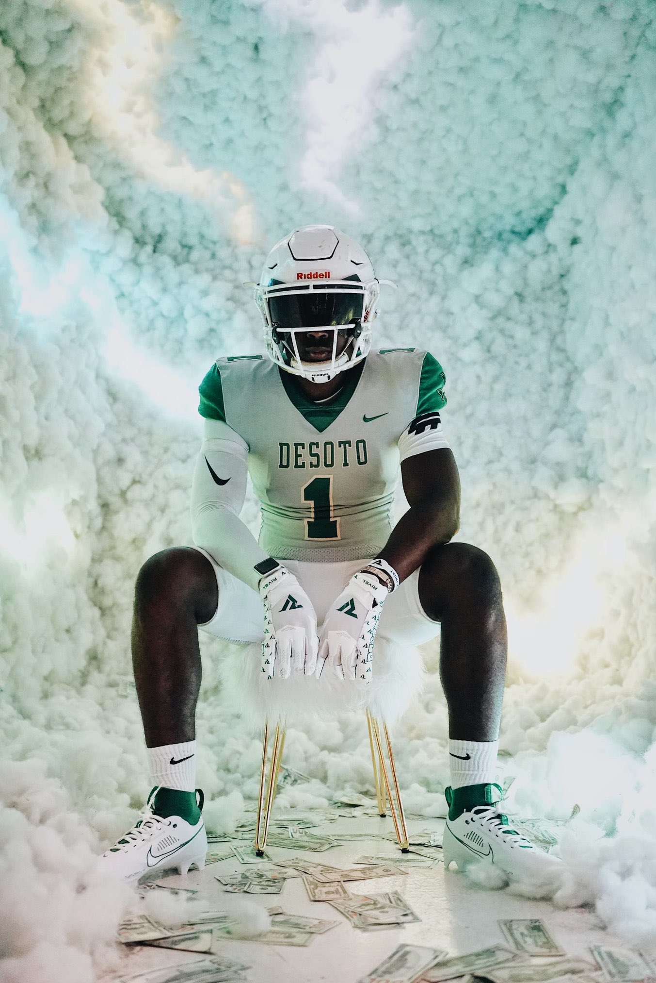 2025 3-star RB Deondrae Riden from DeSoto, Texas from a preseason photo shoot