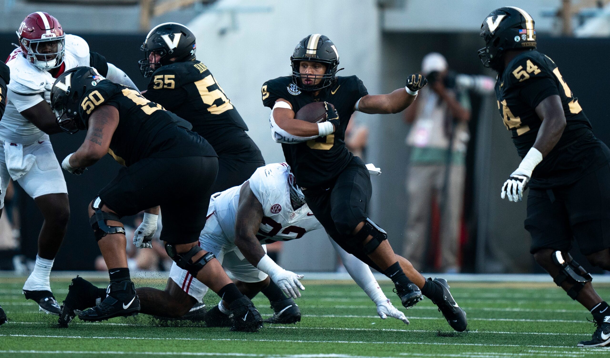 Vanderbilt Commodores tight end Eli Stowers (9) cuts through an Alabama hole for a big gain during their game at Vanderbilt Stadium in Nashville, Tenn., Saturday, Oct. 5, 2024.