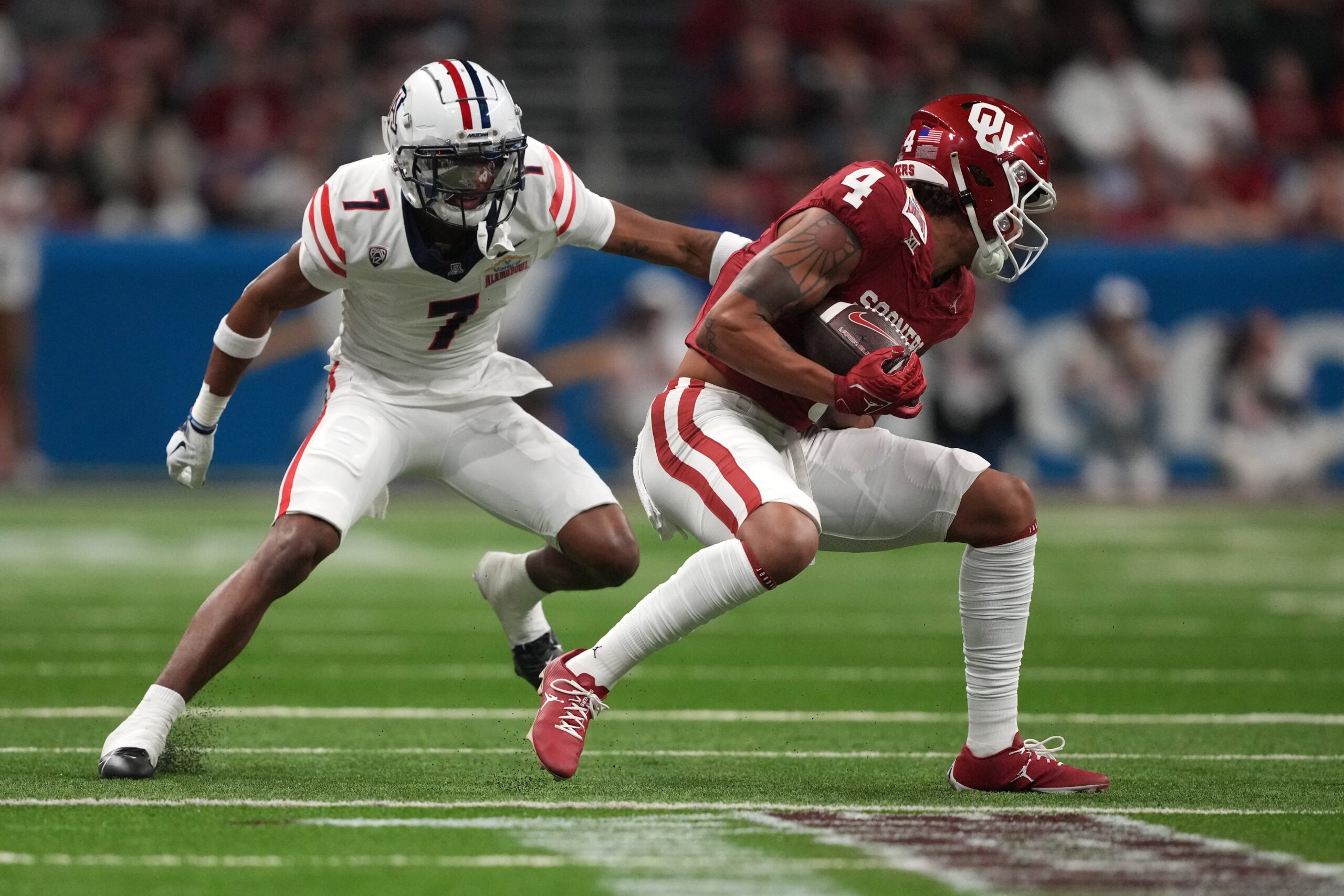 Dec 28, 2023; San Antonio, TX, USA; Oklahoma Sooners wide receiver Nic Anderson (4) catches the ball against Arizona Wildcats cornerback Ephesians Prysock (7) in the fist half of the Alamo Bowl at Alamodome.