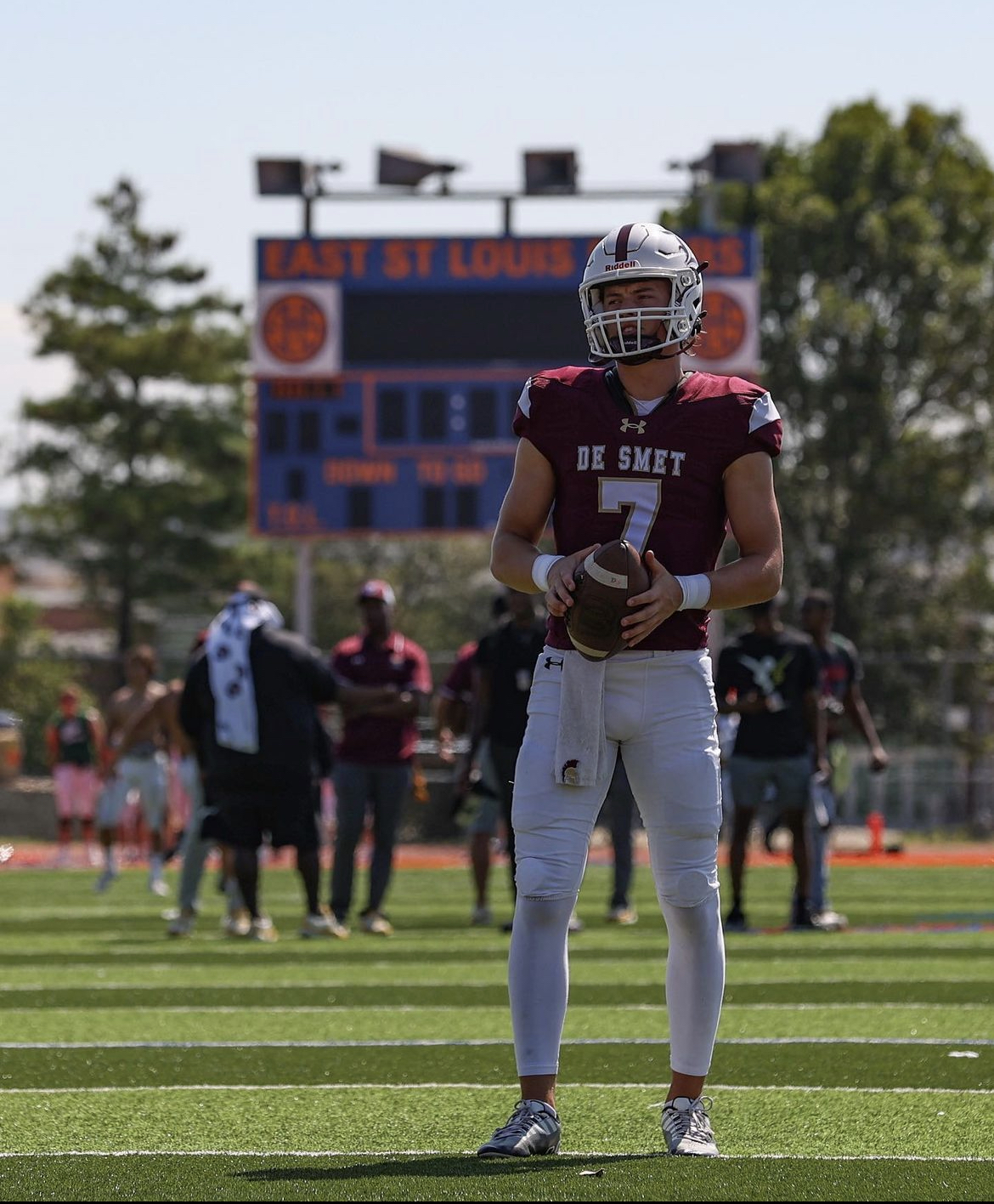 2025 MFS 3-Star QB Dillon Duff from Saint Louis (MO) warming up before a game