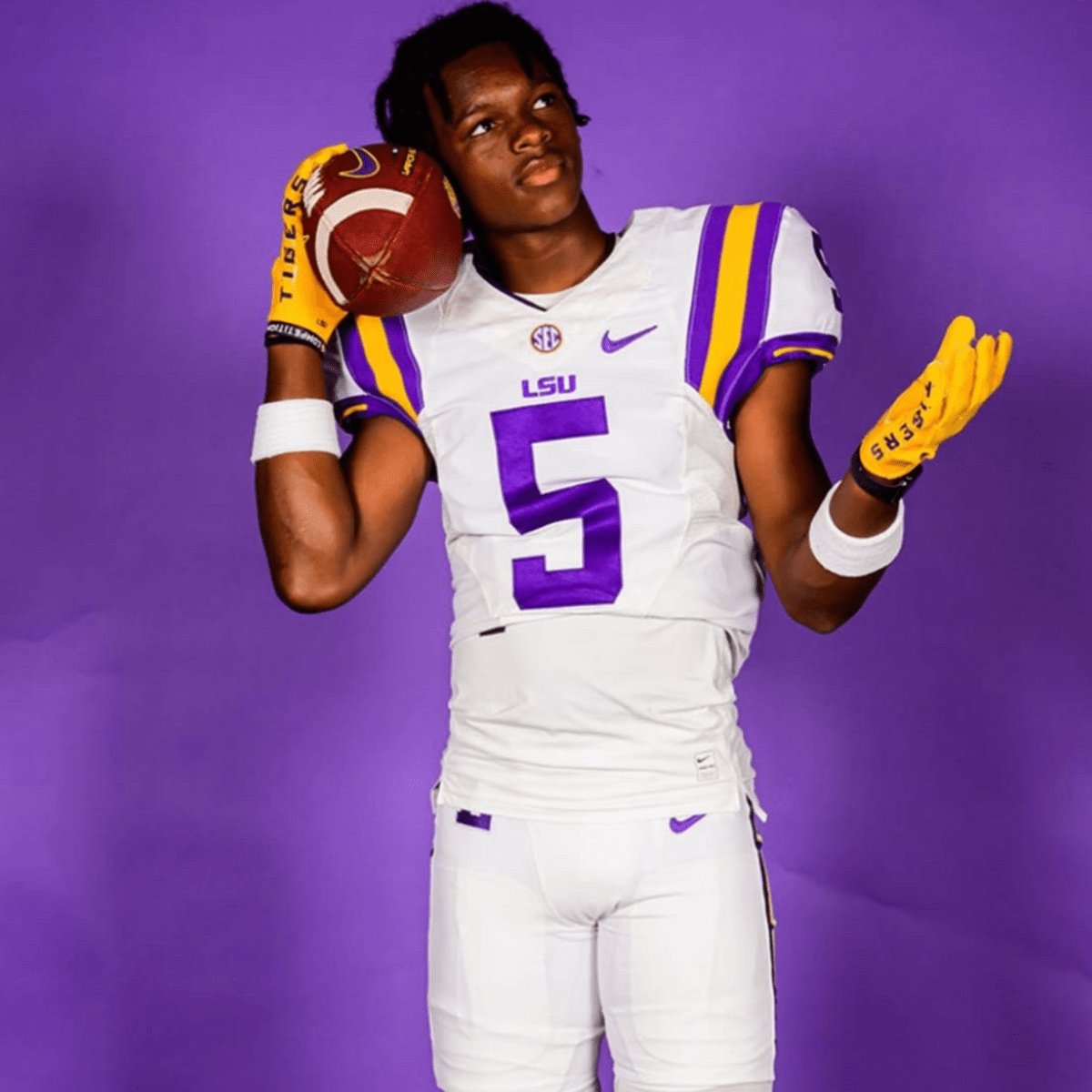 2025 four-star CB and LSU commit Jaboree Antoine from New Iberia, Louisiana (Westgate) takes a picture on a visit to LSU