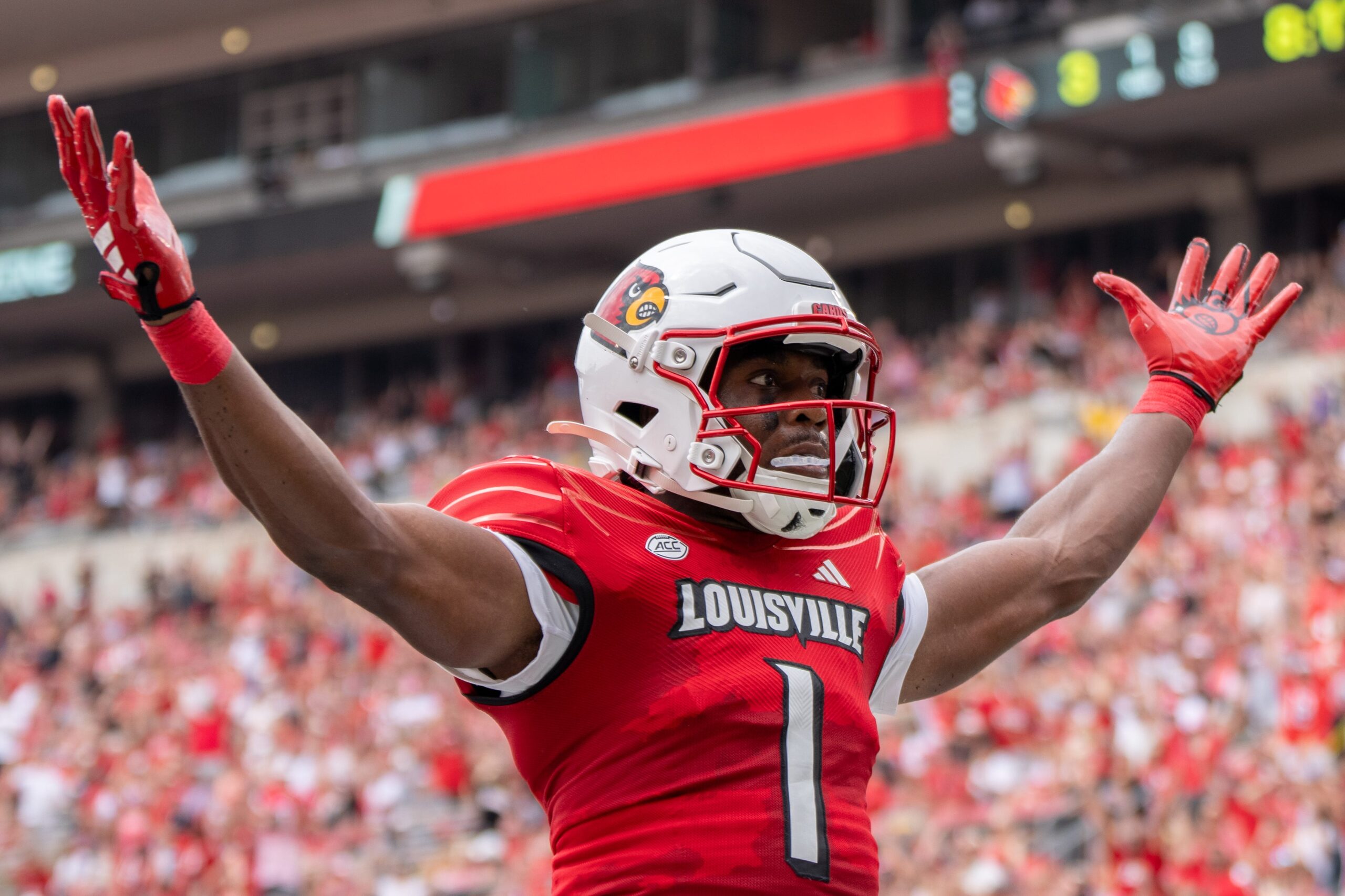 Louisville’s Ja'Corey Brooks (1) catches the ball during Spring Practice on Thursday. April 4, 2024