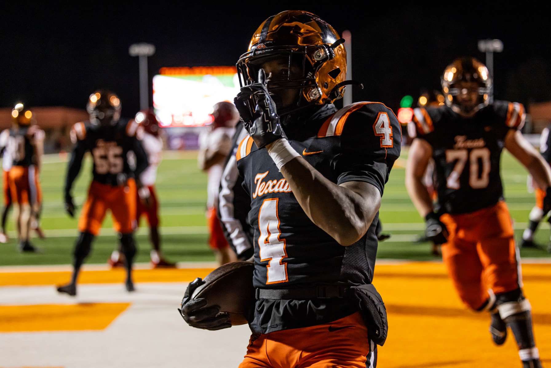 2025 3-star RB Javari Johnson from Texas High, Texas (Texarkana) celebrates in the end zone