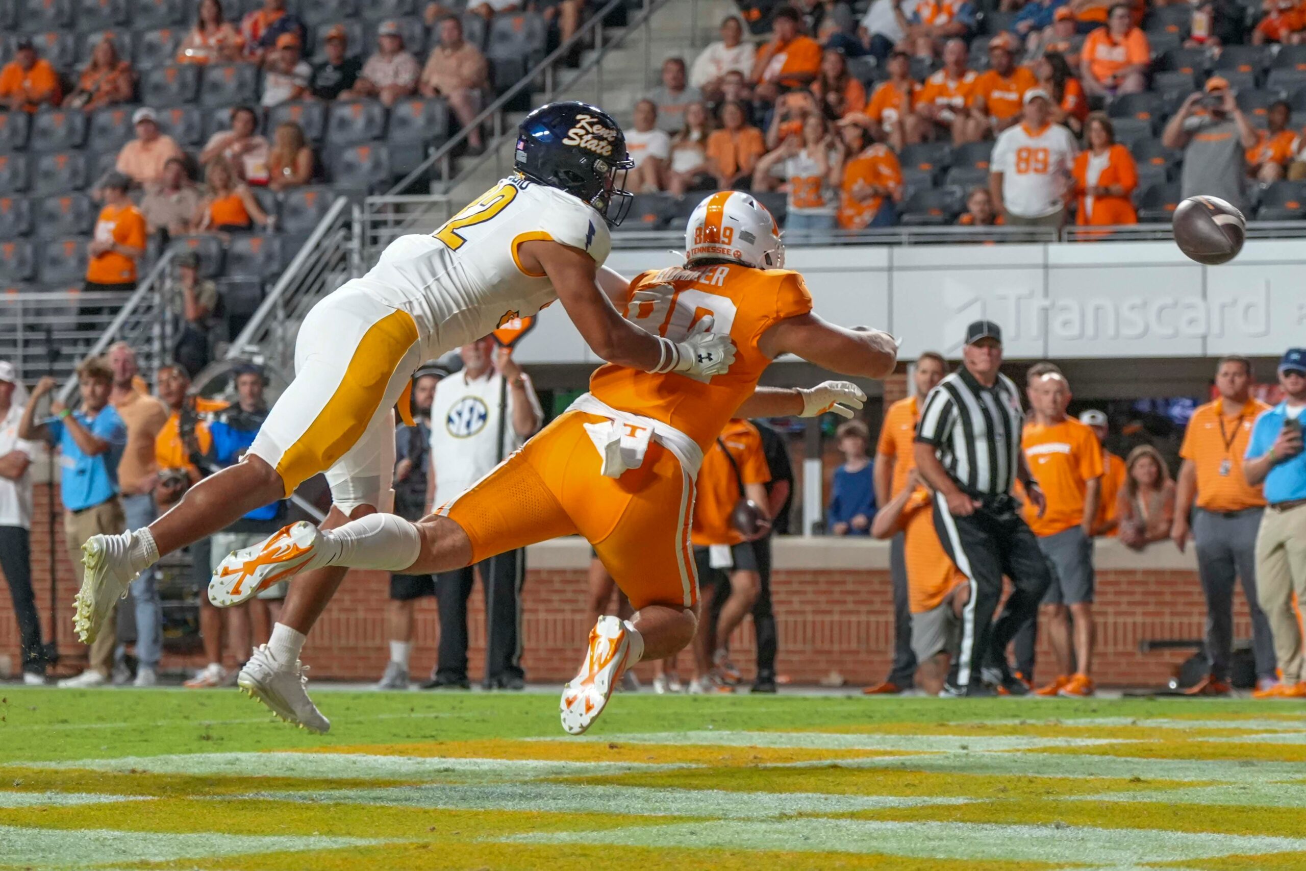 Kent State linebacker Jayden Studio (32) pushes Tennessee tight end Titus Rohrer (89) during a NCAA game between Tennessee and Kent State in Neyland Stadium in Knoxville on Saturday, Sept. 14, 2024.