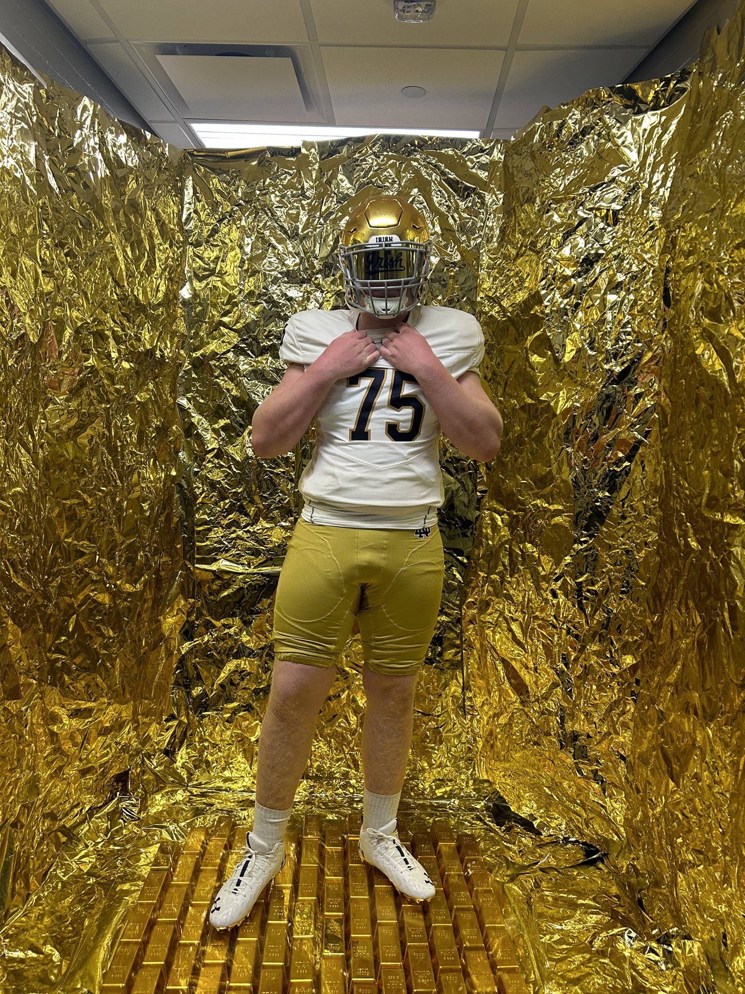Three-star 2025 Offensive Tackle John Mills from San Francisco, CA (St. Ignatius College Preparatory)