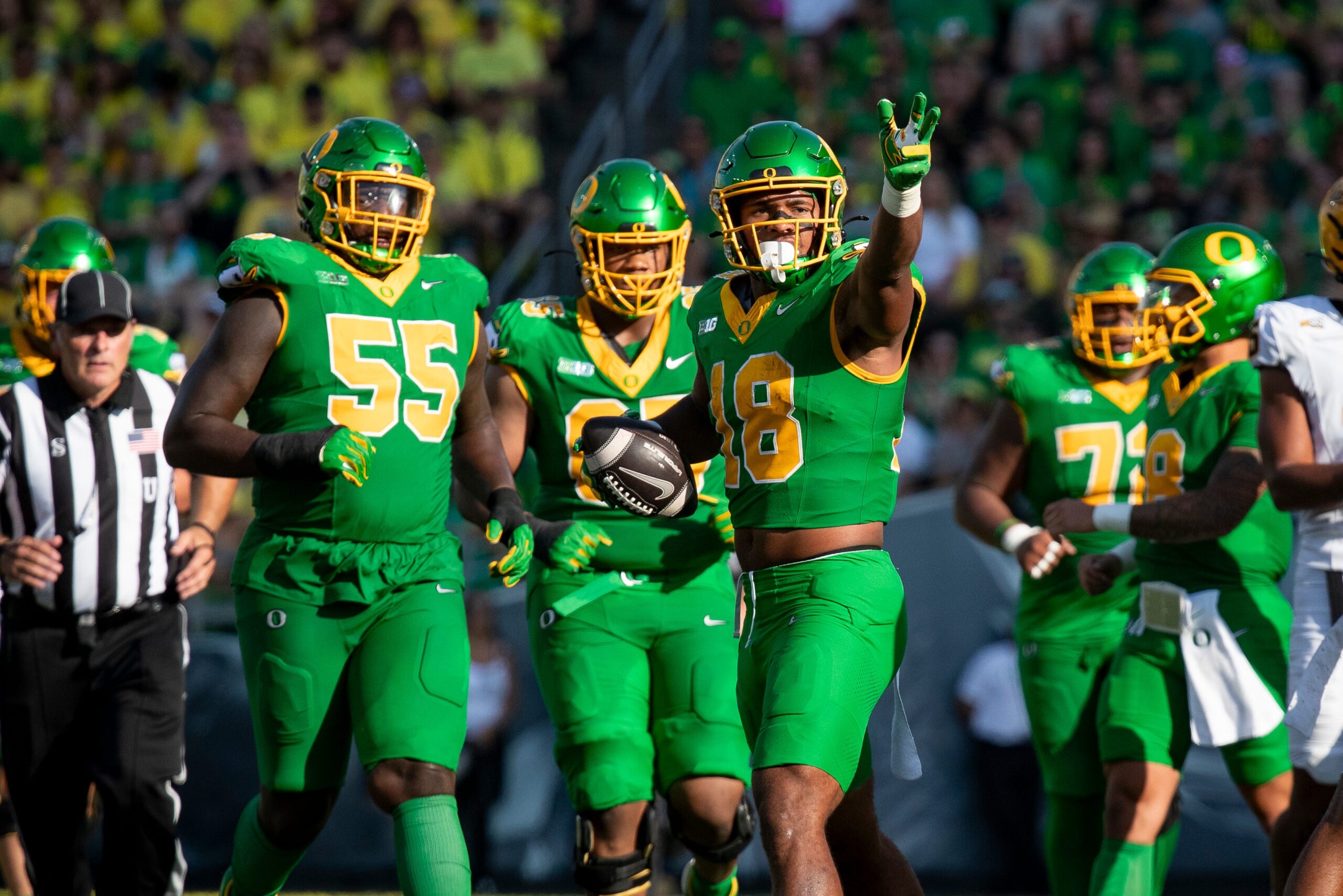 Oregon Ducks tight end Kenyon Sadiq celebrates a play as the Oregon Ducks host the Idaho Vandals Saturday, Aug. 31, 2024 at Autzen Stadium in Eugene, Ore.