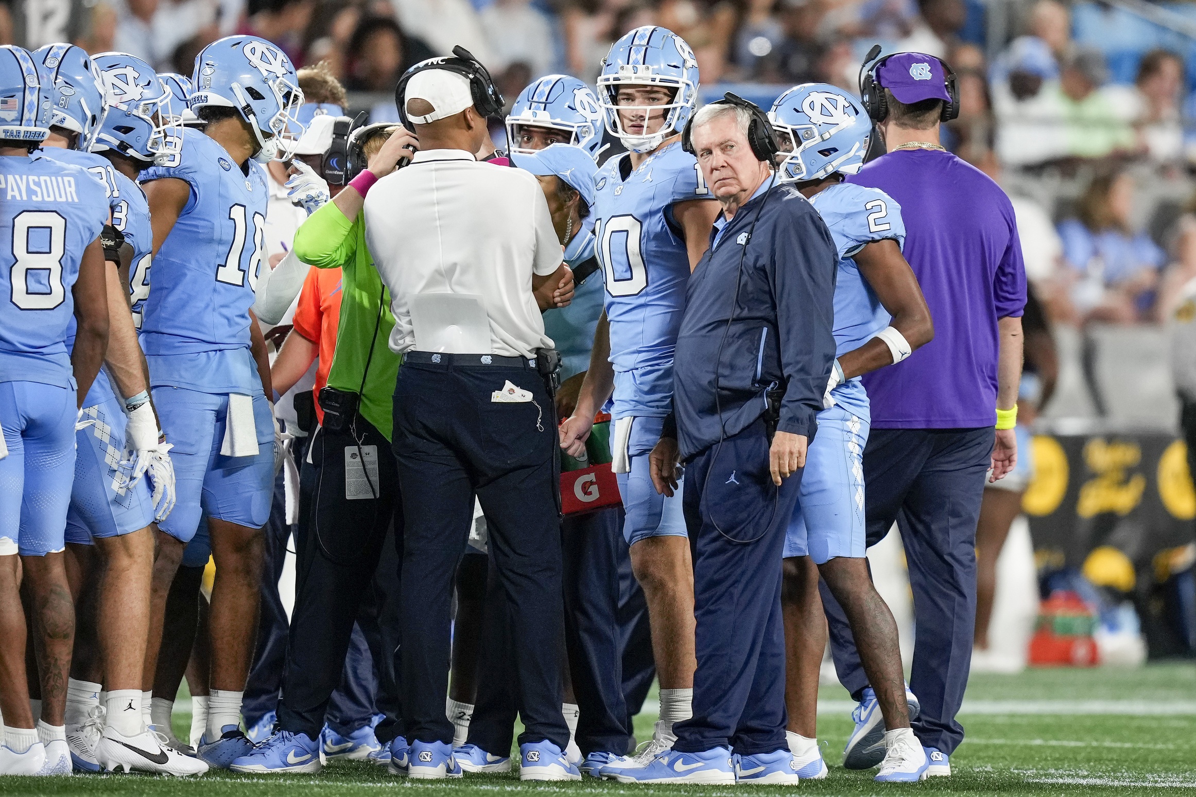 Sep 2, 2023; Charlotte, North Carolina, USA; North Carolina Tar Heels head coach Mack Brown huddles with his team during a time out during the second half against the South Carolina Gamecocks at Bank of America Stadium.