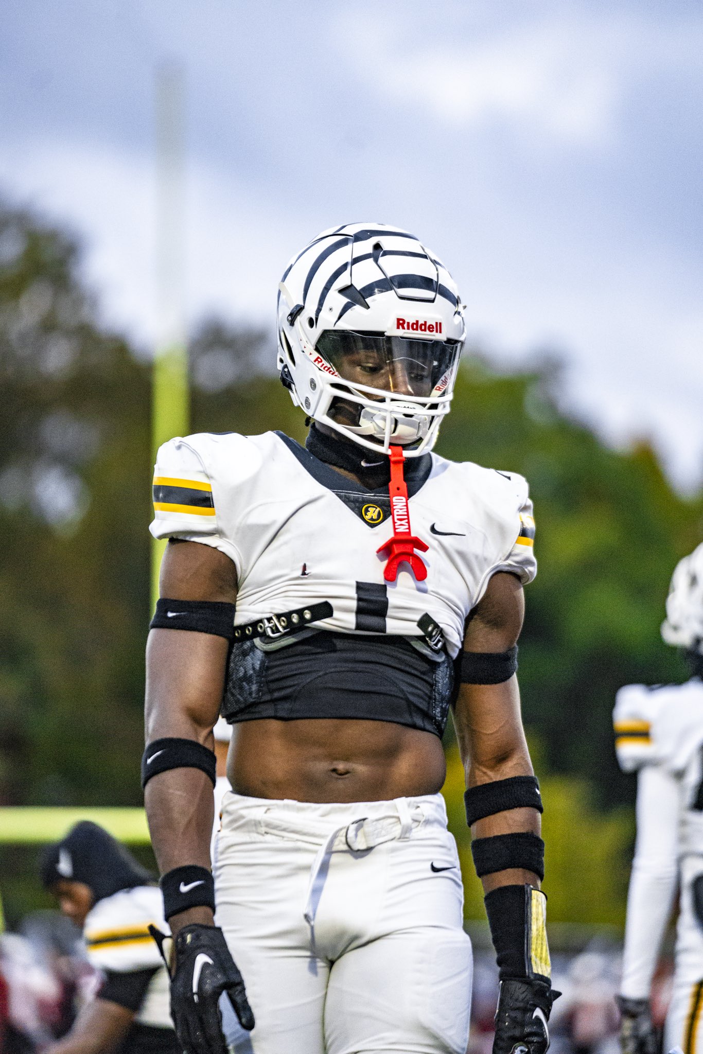 2025 4-star RB Marquise Davis from Cleveland, Ohio (Cleveland Heights) standing during warmups
